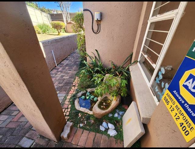 2 BEDROOM PROPERTY TO RENT IN ROODEKRANS